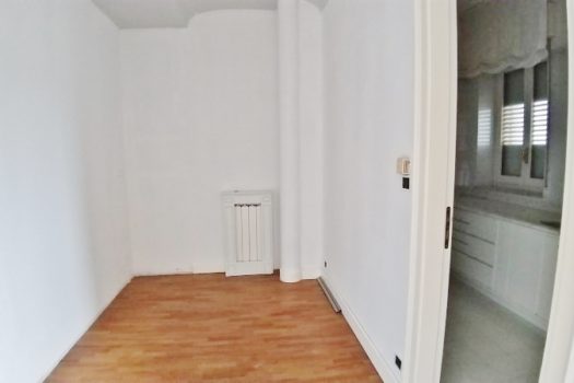 Graziosa villetta angolare accessioriata con ampi spazi esterni