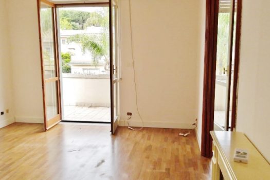 Graziosa villetta angolare accessioriata con ampi spazi esterni