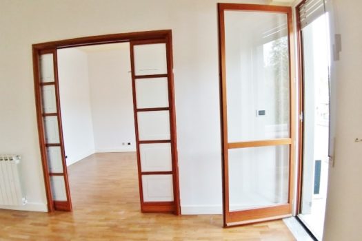 Graziosa villetta angolare accessioriata con ampi spazi esterni