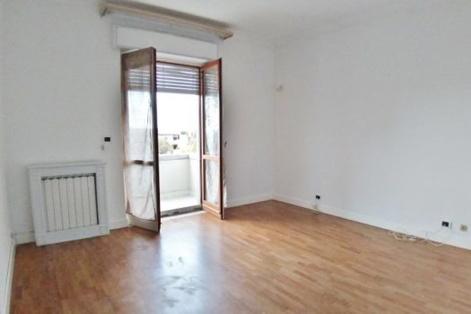 Graziosa villetta angolare accessioriata con ampi spazi esterni