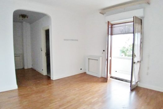 Graziosa villetta angolare accessioriata con ampi spazi esterni