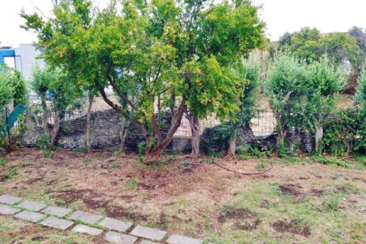 Graziosa villetta angolare accessioriata con ampi spazi esterni