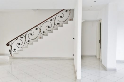 Graziosa villetta angolare accessioriata con ampi spazi esterni