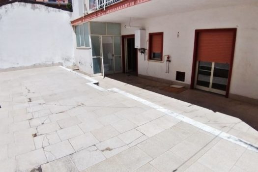 4 vani vuoto semi indipendente con terrazzo e garage