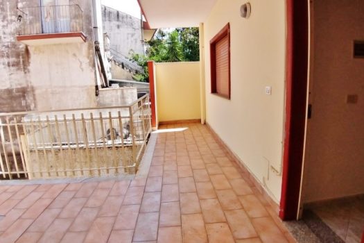 4 vani vuoto semi indipendente con terrazzo e garage