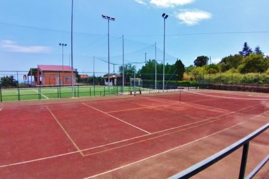 Impianto sportivo con 2 campi di calcetto uno polifunzionale angolo bar e ampio parcheggio privato