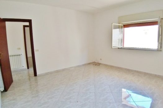 4 vani vuoto semi indipendente con terrazzo e garage