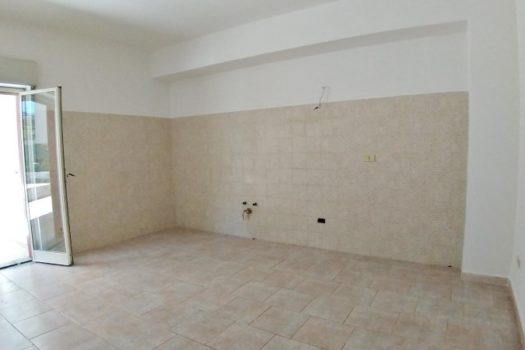 4 vani vuoto semi indipendente con terrazzo e garage