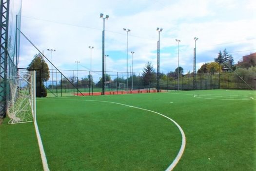 Impianto sportivo con 2 campi di calcetto uno polifunzionale angolo bar e ampio parcheggio privato