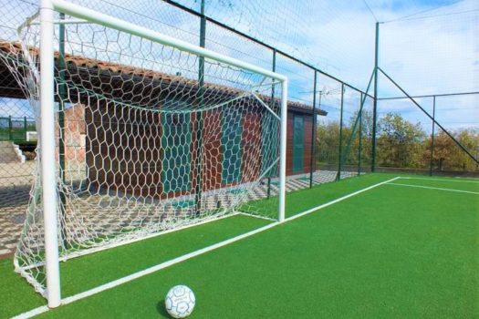 Impianto sportivo con 2 campi di calcetto uno polifunzionale angolo bar e ampio parcheggio privato