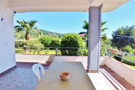 2 Appartamenti in villa con ampio spazio esterno