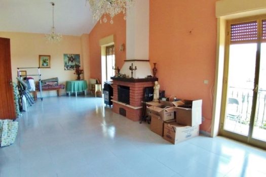 2 Appartamenti in villa con ampio spazio esterno