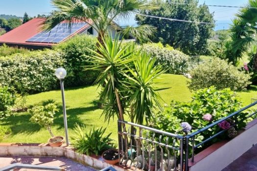 2 Appartamenti in villa con ampio spazio esterno