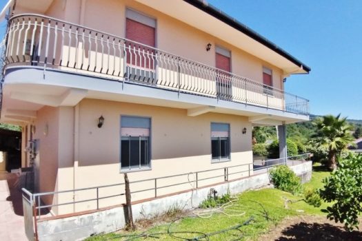 2 Appartamenti in villa con ampio spazio esterno