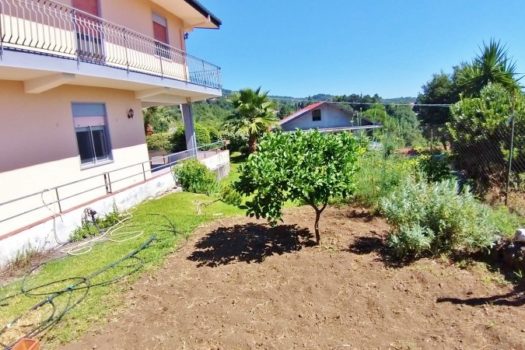 2 Appartamenti in villa con ampio spazio esterno