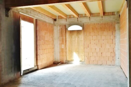 Terreno con splendido casale con progetto approvato più villino con dependance a 800 mt dal mare