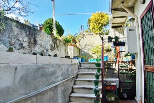 Graziosa casa indipendente totalmente ristrutturata con 300 mq di giardino
