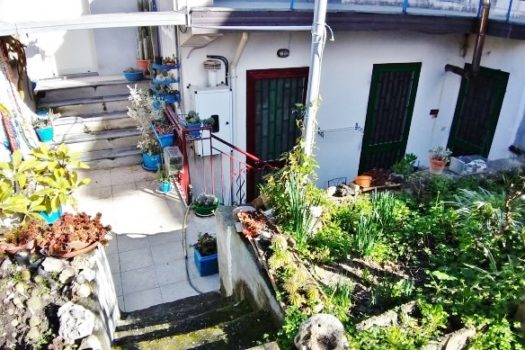 Graziosa casa indipendente totalmente ristrutturata con 300 mq di giardino