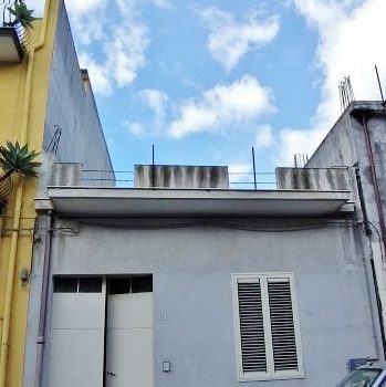 Graziosa casa indipendente totalmente ristrutturata con 300 mq di giardino