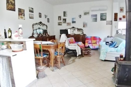 Graziosa casa indipendente totalmente ristrutturata con 300 mq di giardino