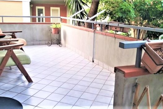 Grazioso bivani con spendido giardino con gazebo dotato di angolo cottura e barbeque