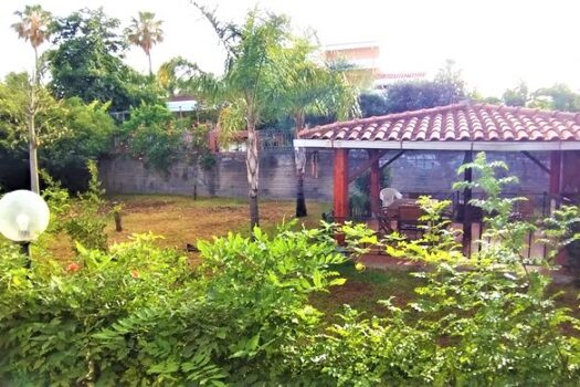 Grazioso bivani con spendido giardino con gazebo dotato di angolo cottura e barbeque