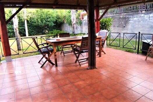 Grazioso bivani con spendido giardino con gazebo dotato di angolo cottura e barbeque