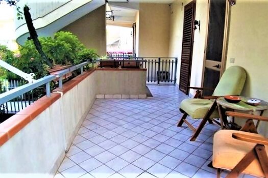 Grazioso bivani con spendido giardino con gazebo dotato di angolo cottura e barbeque
