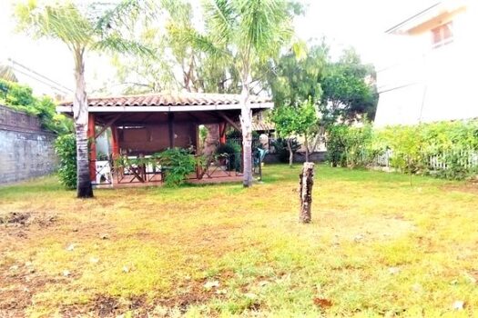 Grazioso bivani con spendido giardino con gazebo dotato di angolo cottura e barbeque