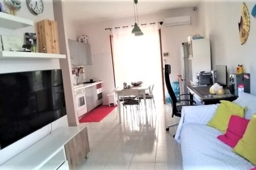 Grazioso bivani con spendido giardino con gazebo dotato di angolo cottura e barbeque
