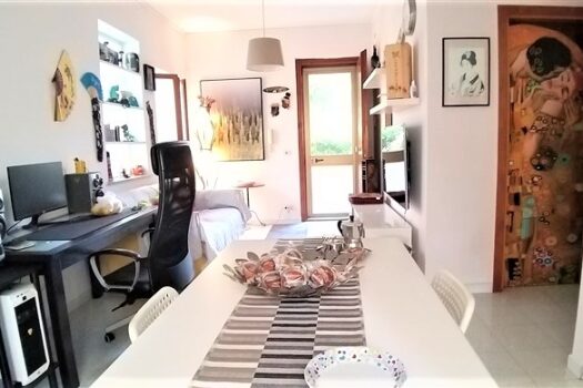 Grazioso bivani con spendido giardino con gazebo dotato di angolo cottura e barbeque