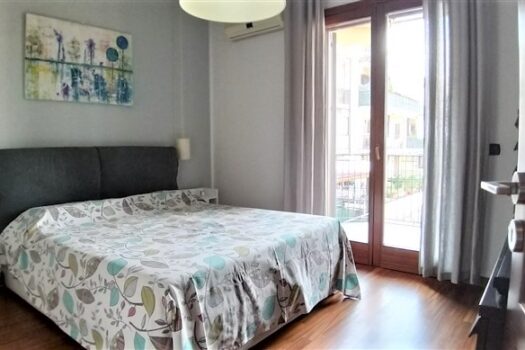 Grazioso 3 vani rifinito con parquet e ampio garage