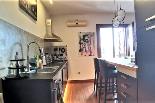 Grazioso 3 vani rifinito con parquet e ampio garage