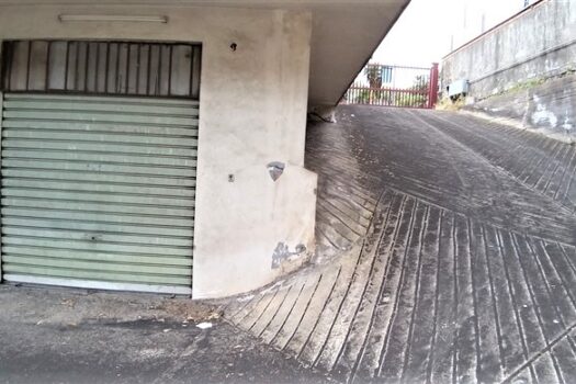 Appartamento con terrazza sovrastante vicino ai caselli