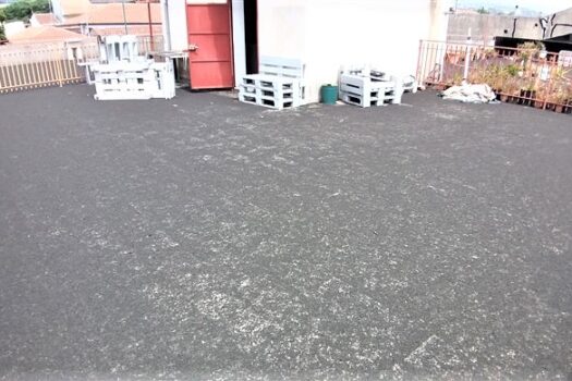 Appartamento con terrazza sovrastante vicino ai caselli