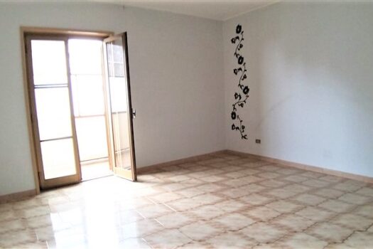 Appartamento con terrazza sovrastante vicino ai caselli