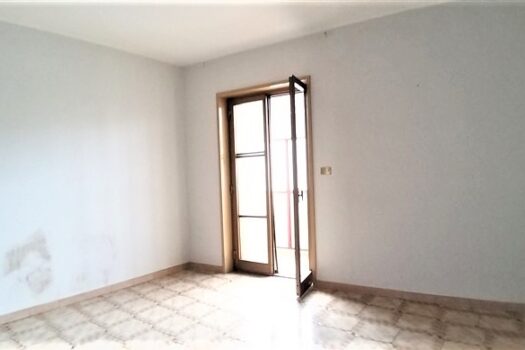 Appartamento con terrazza sovrastante vicino ai caselli