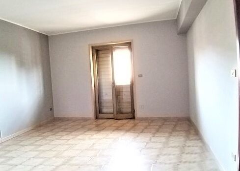 Appartamento con terrazza sovrastante vicino ai caselli