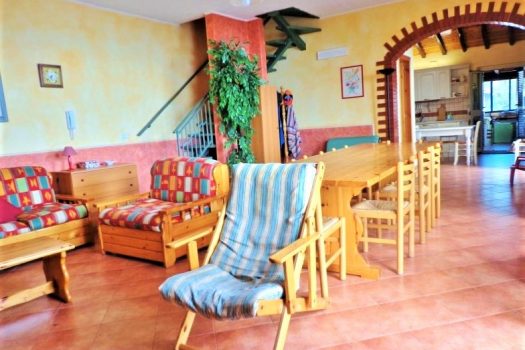 Panoramico villino con ampio terreno vicino il Castagno dei cento cavalli