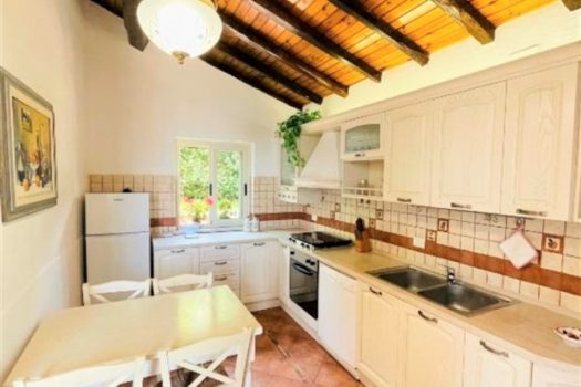 Panoramico villino con ampio terreno vicino il Castagno dei cento cavalli