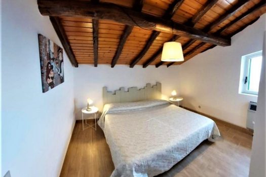 Panoramico villino con ampio terreno vicino il Castagno dei cento cavalli