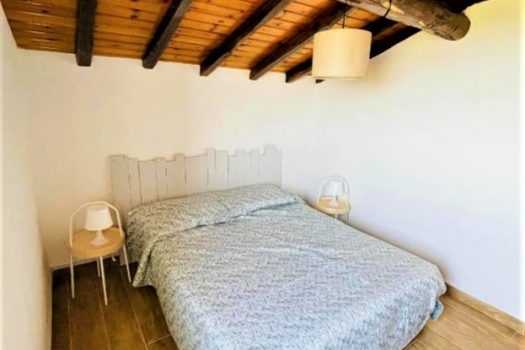 Panoramico villino con ampio terreno vicino il Castagno dei cento cavalli