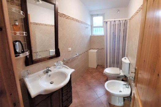 Panoramico villino con ampio terreno vicino il Castagno dei cento cavalli