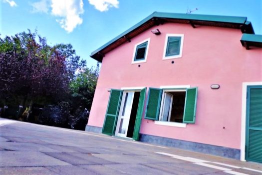 Panoramico villino con ampio terreno vicino il Castagno dei cento cavalli