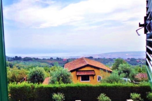 Panoramico villino con ampio terreno vicino il Castagno dei cento cavalli