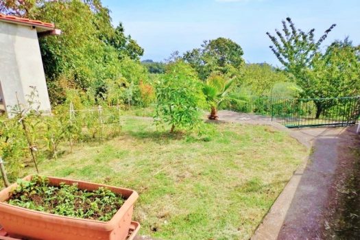 Panoramico villino con ampio terreno vicino il Castagno dei cento cavalli