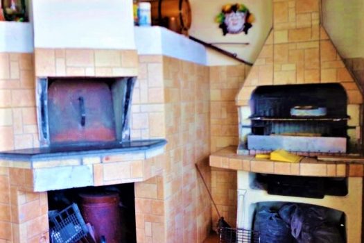 Panoramico villino con ampio terreno vicino il Castagno dei cento cavalli