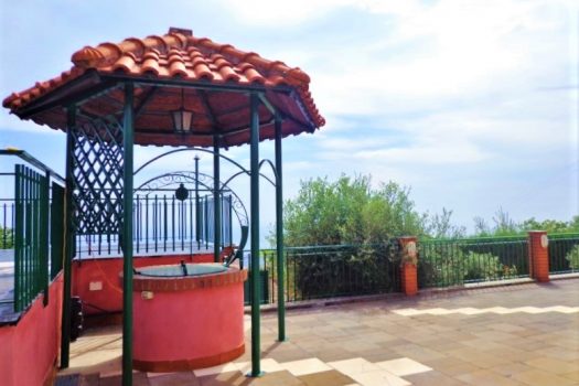 Panoramico villino con ampio terreno vicino il Castagno dei cento cavalli