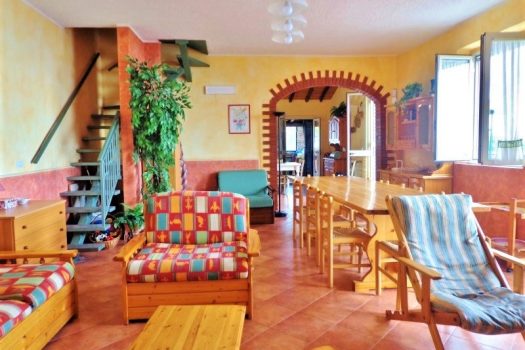 Panoramico villino con ampio terreno vicino il Castagno dei cento cavalli