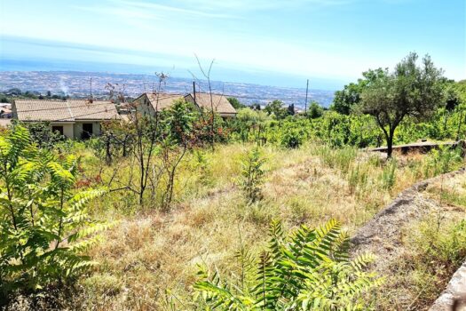 Splendido terreno panoramico di 7500 mq, ricadente in zona C4 turistico-alberghiera